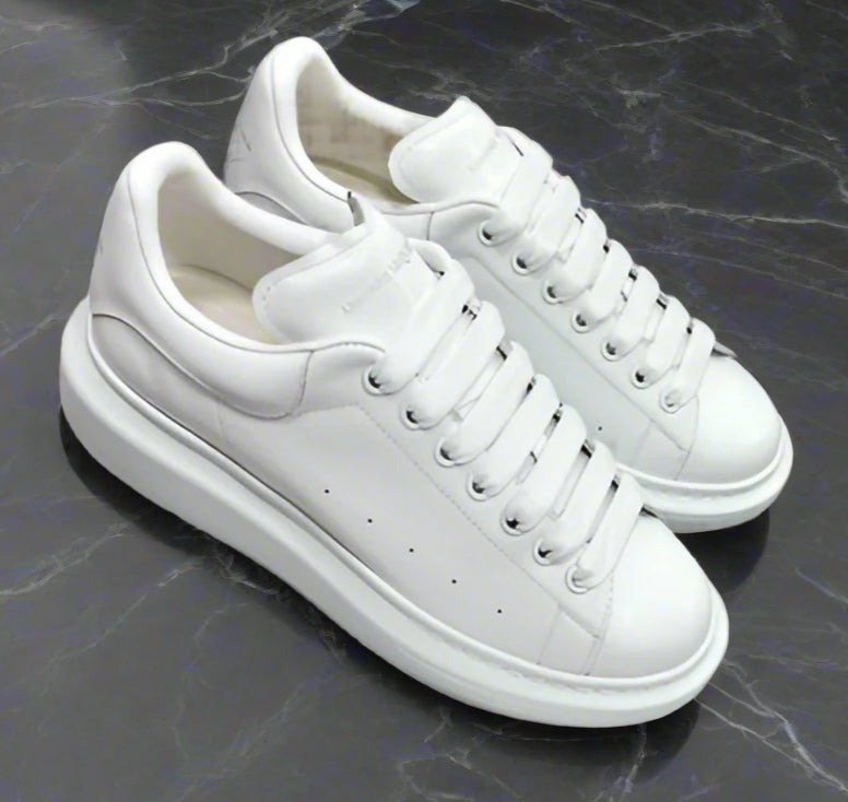 Adidași Alexander McQueen – Eleganță Minimalistă, Impact Maxim