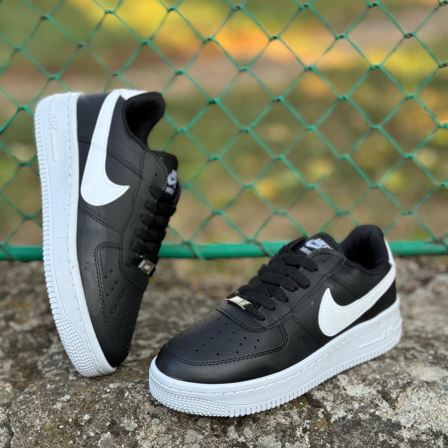 AF1 Low Negru-Alb
