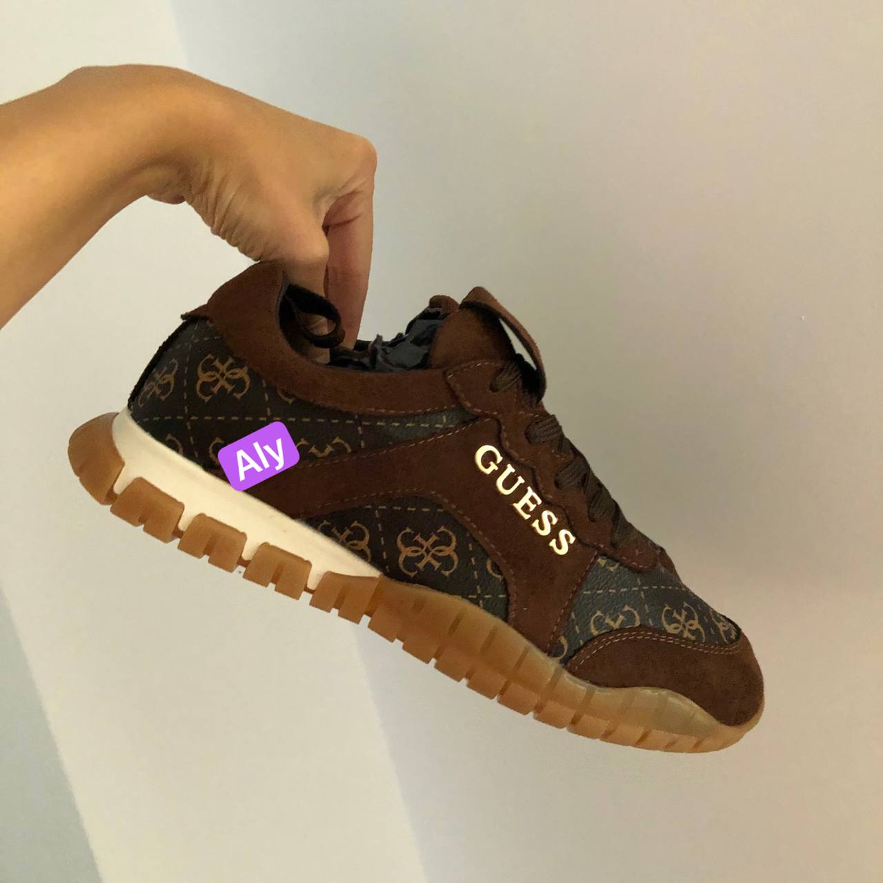 Adidasi Guess Maro Aly